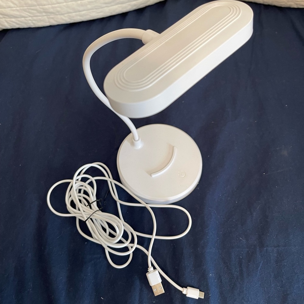 USB LED Task Light with extra long 9.5’ USB-C Cord